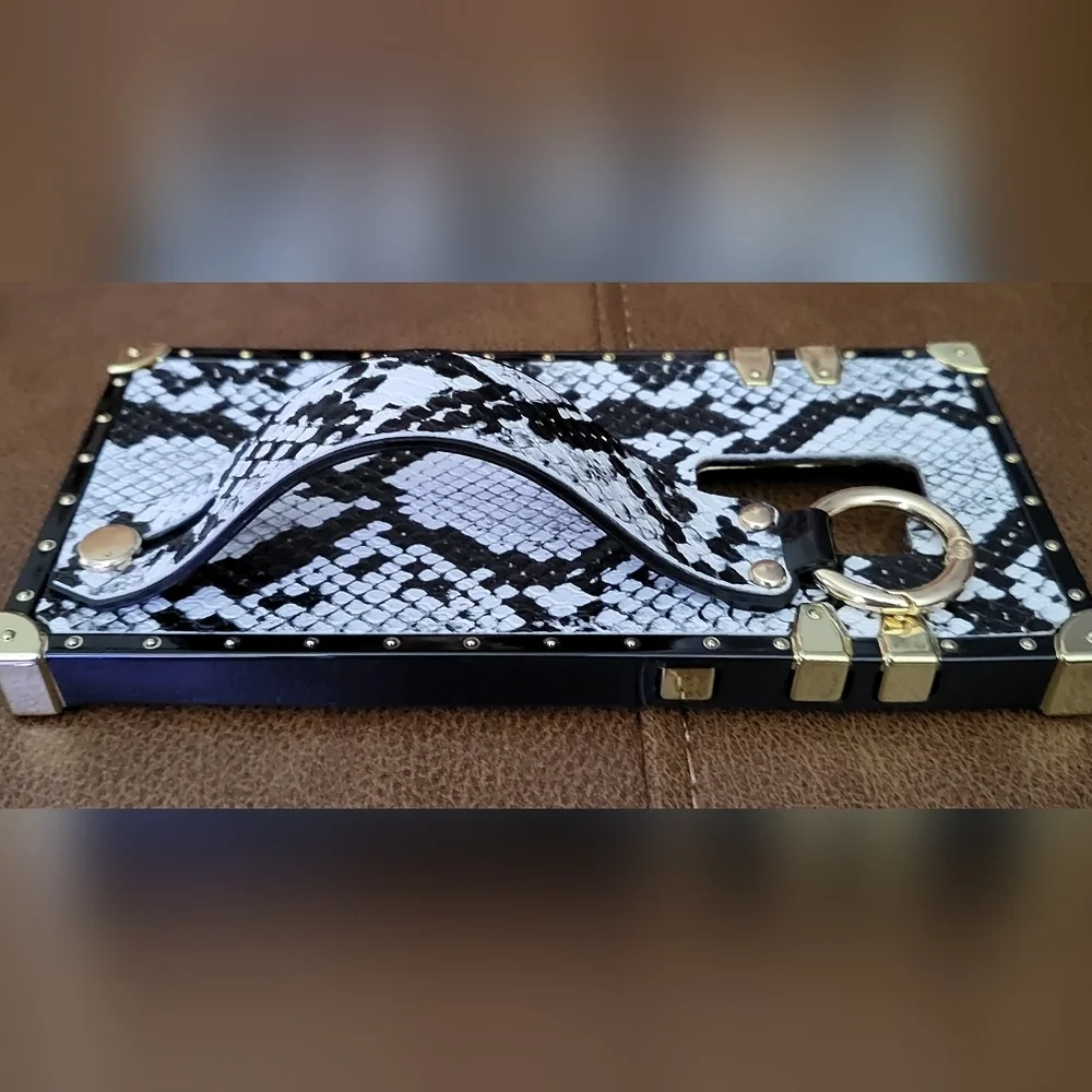 S9+ Snakeskin Heavy Duty Protection Cell Case with Hand Holder. Very Nice NWOT - Picture 2 of 3